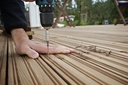 28x95 Höylätty Kestopuu Ruskea Uritettu AB-Luokka