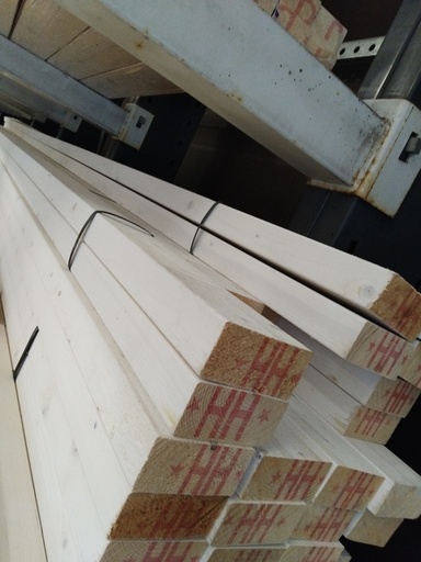 Kuusi 45x95 mm Ympäri Hienoharjattu Pohjamaalattu